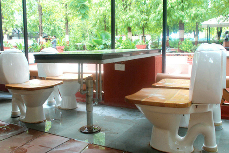 Nature's Toilet Cafe