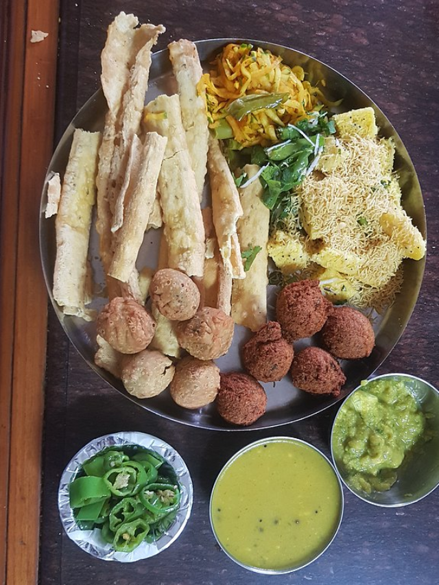 Gujarati Snacks To Indulge With Evening Tea