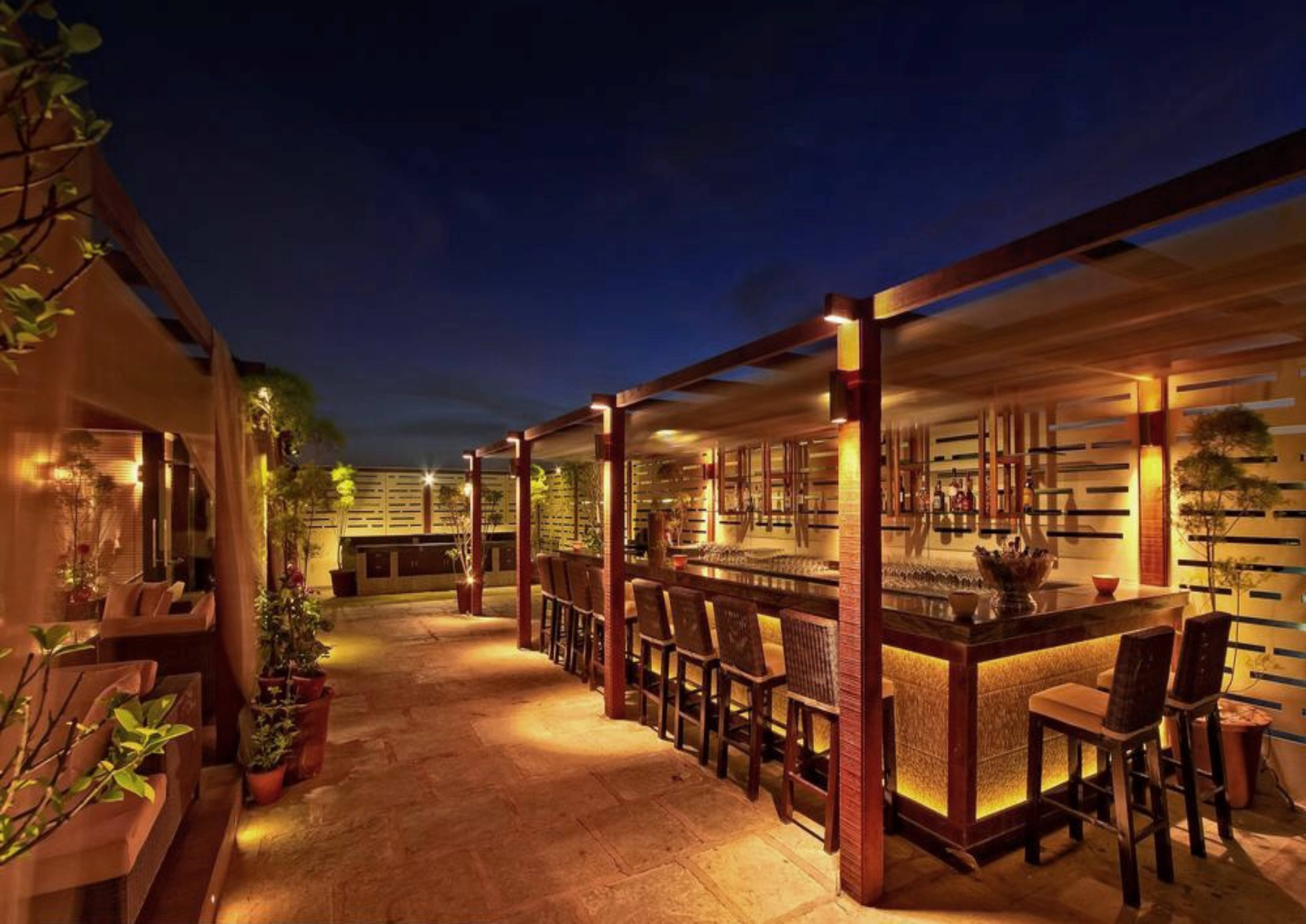 Top 5 Rooftop Restaurants in Delhi for Perfect Summer Evenings | Curly ...