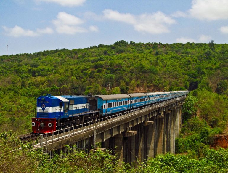 Konkan_Railway_-_views_from_train_feature