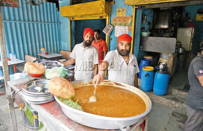 Homesick Punjabis, Head To Chawla’s For Amritsari Chole-Kulche