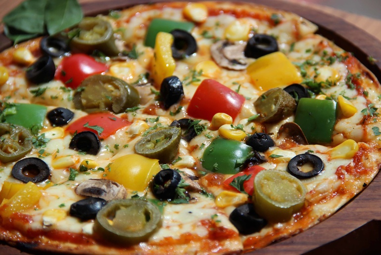 Head To Tea Trails In Mumbai & Pune To Celebrate The Pizza And Waffles Festival