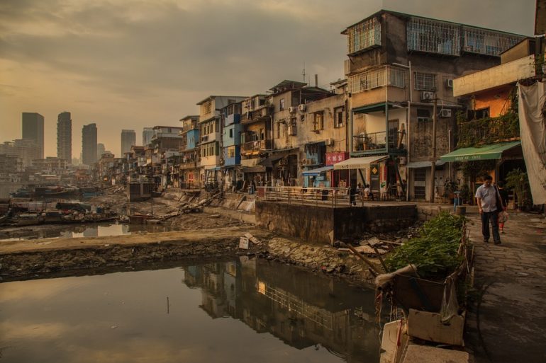 Now You Can Experience Life In Mumbai Slums For Just ₹2000 A Night