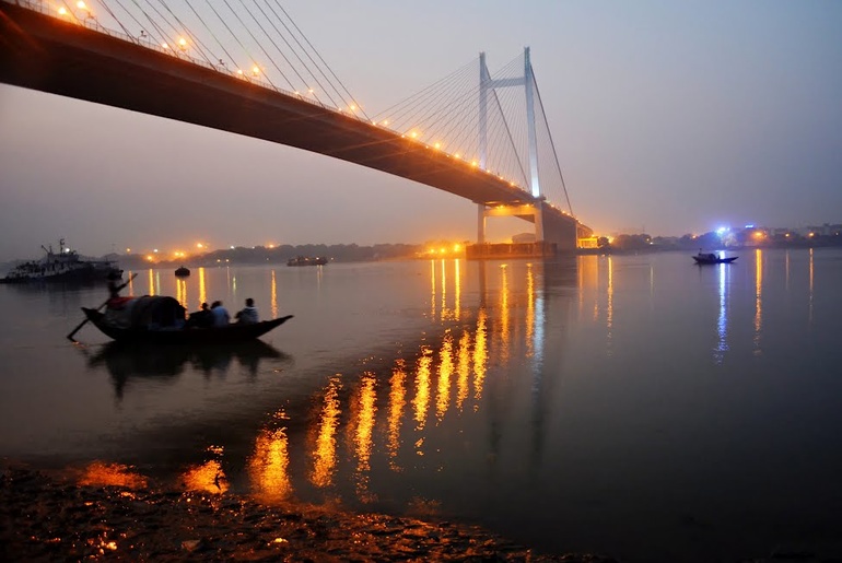 Take This Old School Boat Ride On The Hooghly River In Kolkata