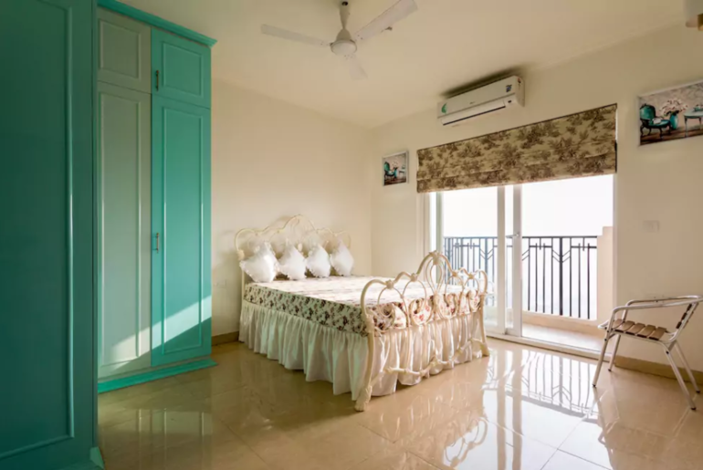 Stay In This Gorgeous Luxury Homestay In Noida At Just INR 2,500