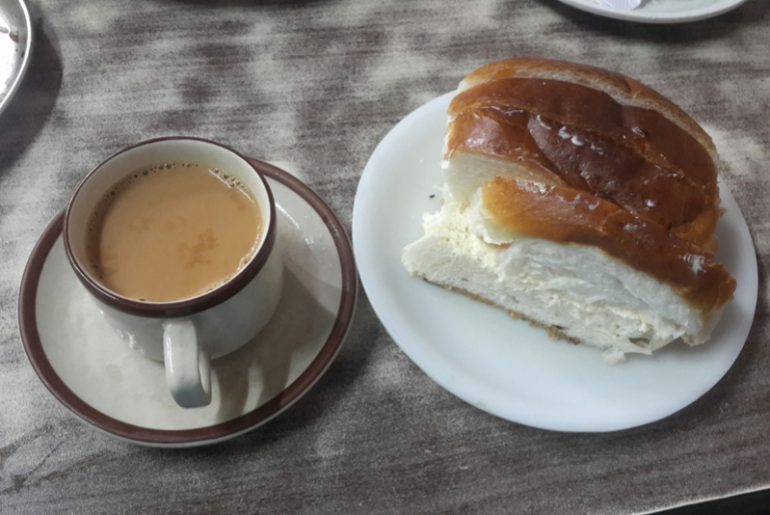 Head To Vohuman Cafe For Bun-Maska & Irani Chai In Pune