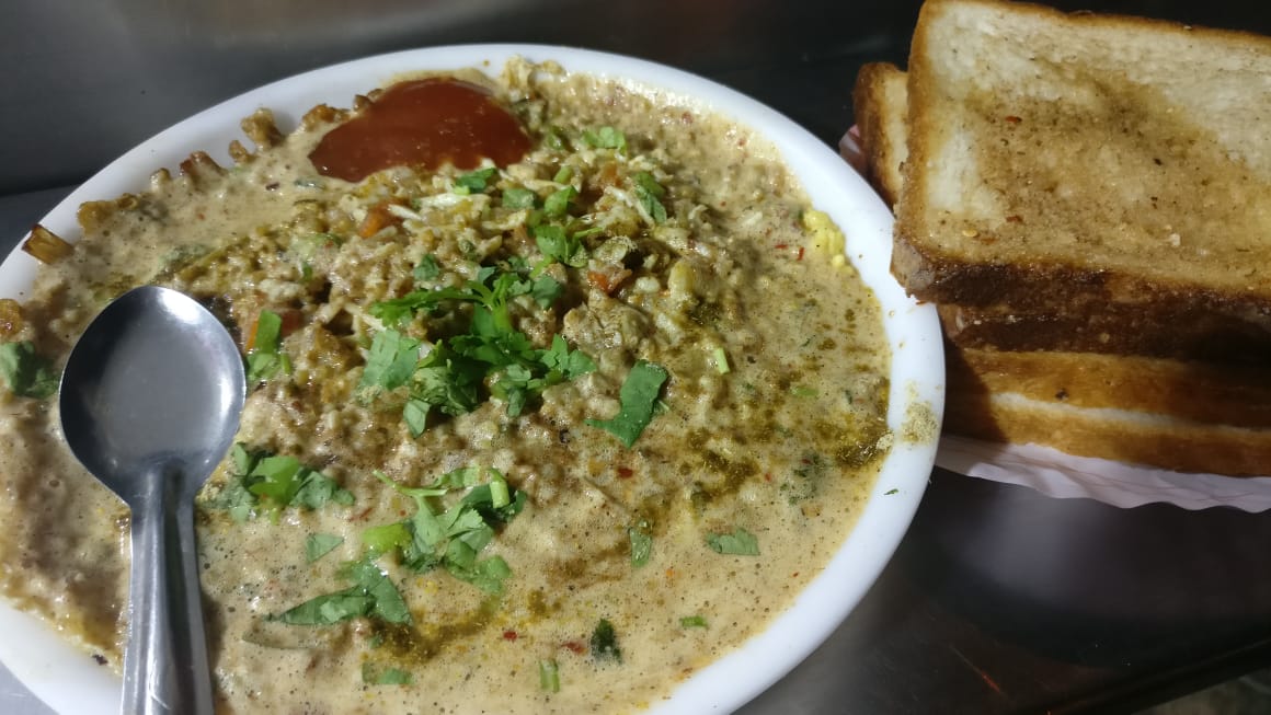 Khan Omelet Corner In Chandni Chowk Serves The Cheesiest Omelets In The City