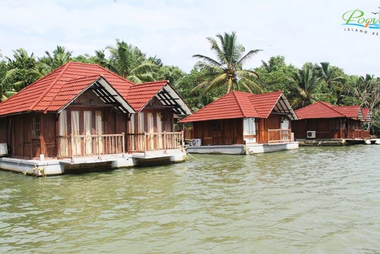 Stay At This Resort In Keralas Backwaters With Floating Cottages For Only ₹3000