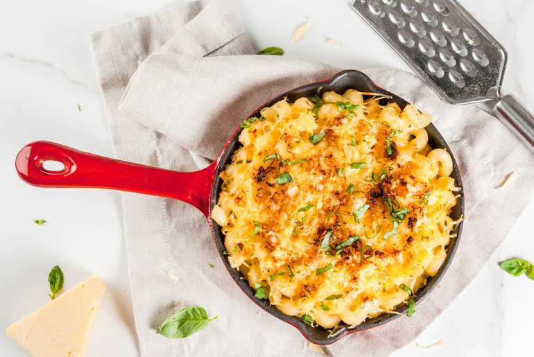 Uncle’s Sip & Bite In New Delhi Serves Mac And Cheese Pizza