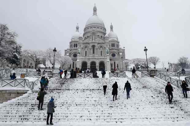 Paris gets a rare snowstorm