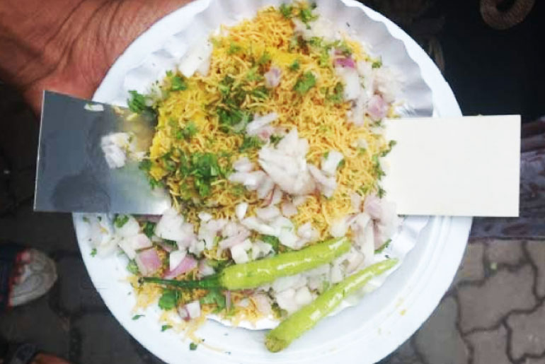 Alu Pyaz Kachori At Agarwal Fast Food In Zaveri Bazar