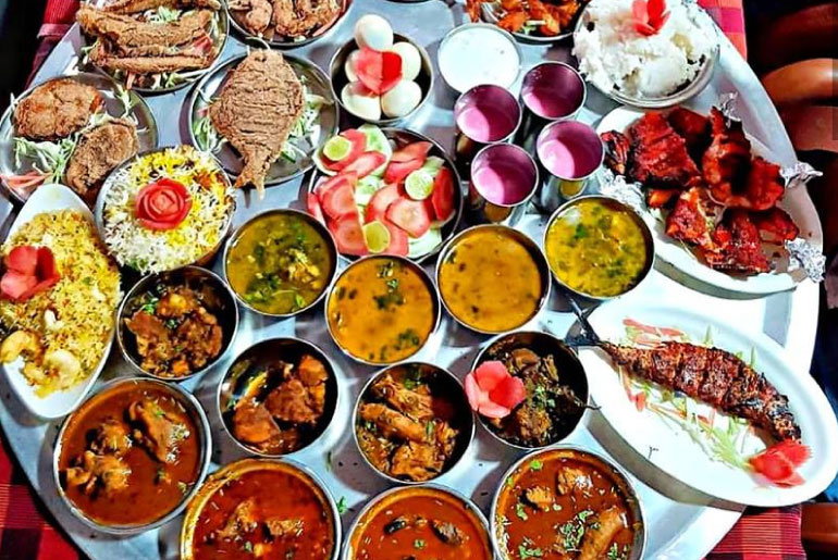 32 Dishes In The Ravan Thali At Hotel Shivraj In Talegaon
