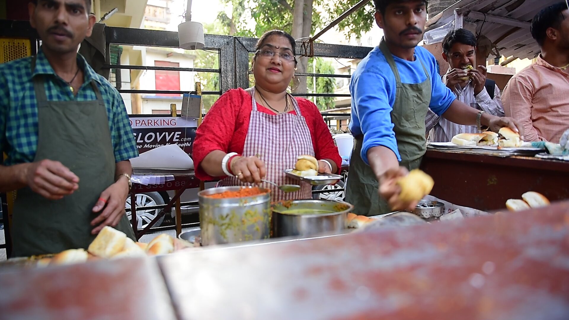 Aunty Vada Pav