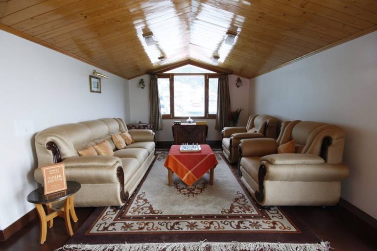 Cozy Homestay In Shimla With A View Of The Shivalik Range!