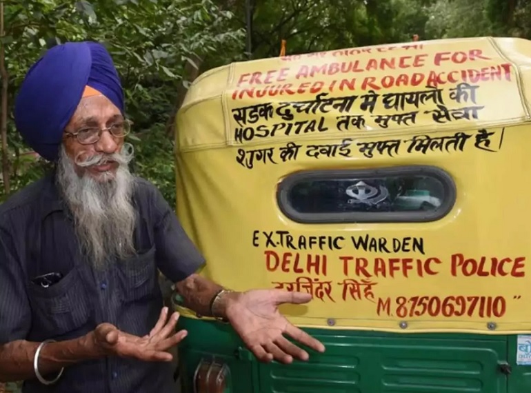 76-year-old Harijinder Singh Of Delhi Runs A Free Auto Ambulance for Road Accident Victims