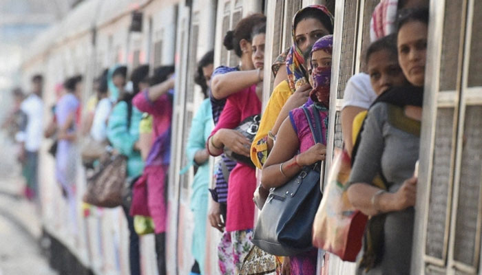 10 Types Of Aunties In Local Trains