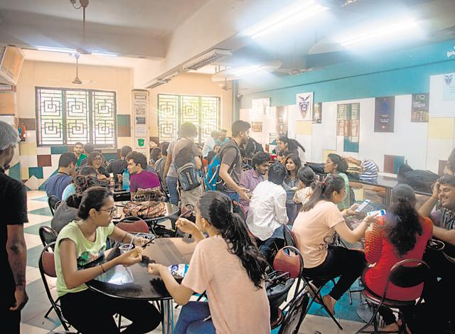 Best College Canteens In Mumbai And Some Must-Eat Dishes There