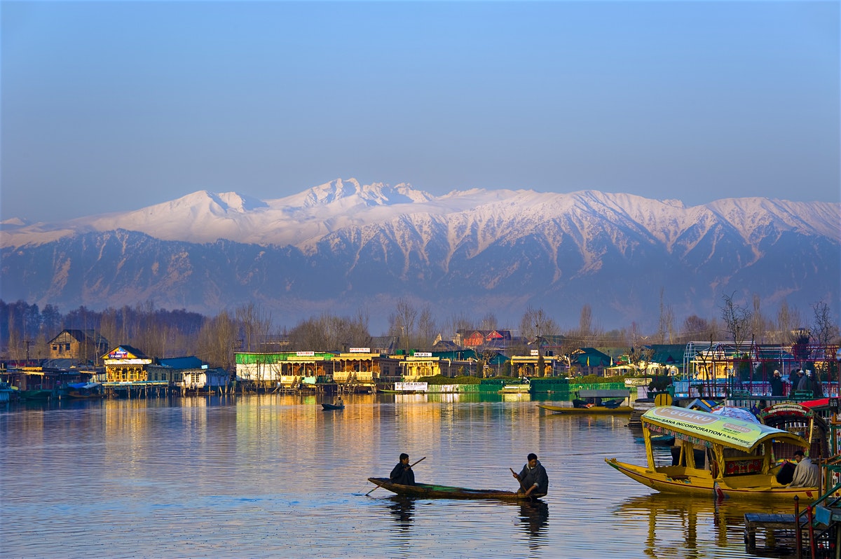 5  Beautiful Houseboats In Srinagar That Offer Stunning Views Of The Nigeen And Dal Lake