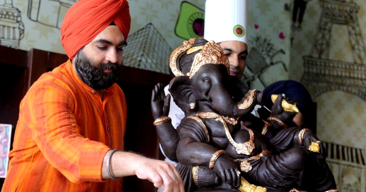 Ludhiana Chefs Create 200 Kg Chocolate Ganesha; To Be Immersed In Milk & Distributed To Underprivileged