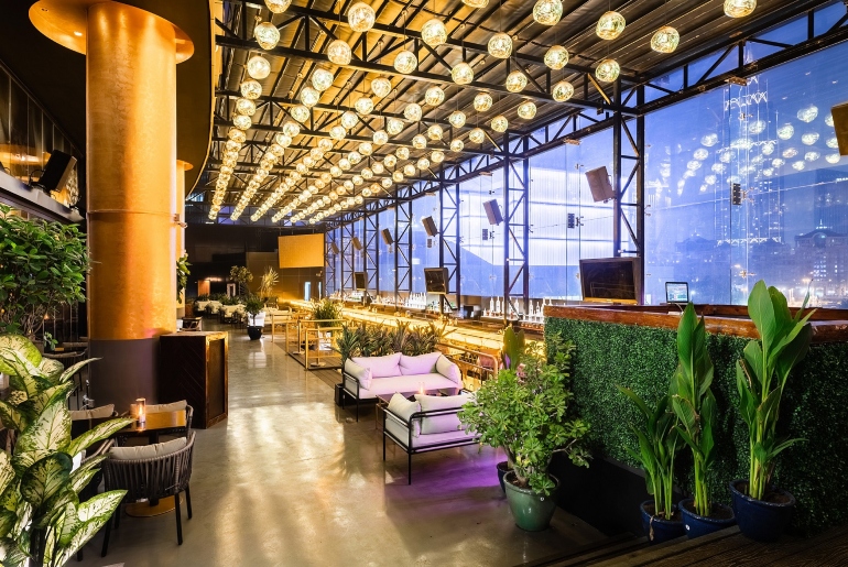 A.E.R Lounge: Dubai’s Longest Bar Screams All Things Fancy