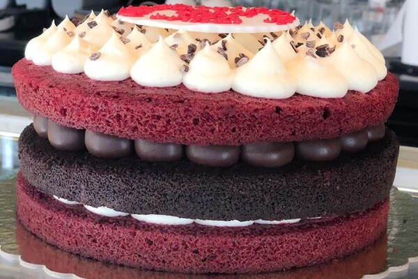 Planetarium Cake | Cakes and Cupcake Delivery Abu Dhabi, Dubai .  Bloomsburys Online Cakes Cake |