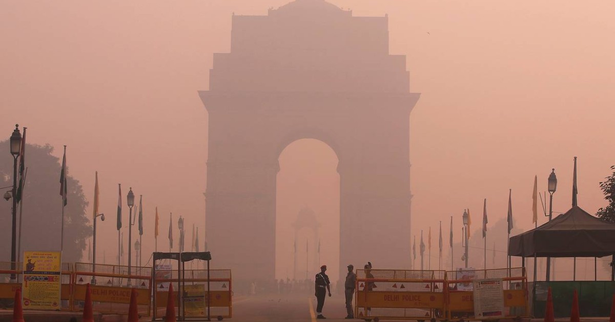 Delhi Pollution: Delhiites! Get Your Masks Out As AQI Might Enter ‘Severe’ Category TODAY!