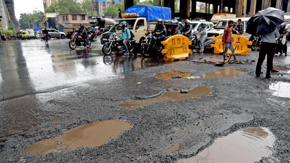 BMC To Award ₹500 To People In Mumbai Who Report Potholes