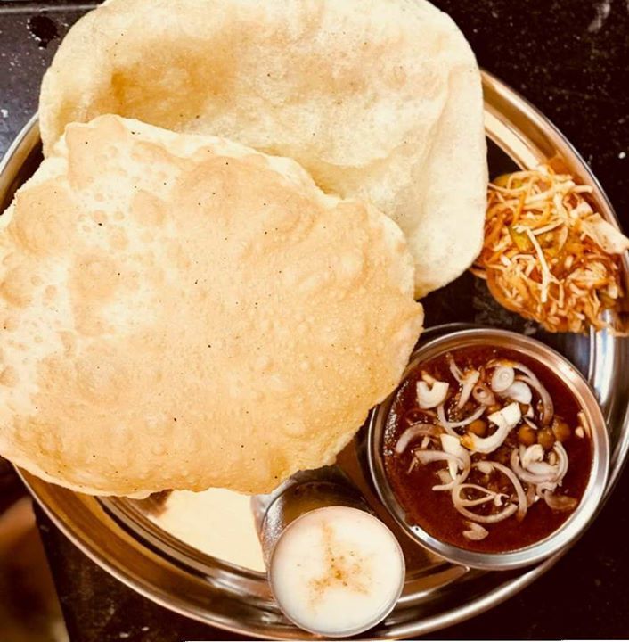 best chole bhature places in pune, punjab canteen