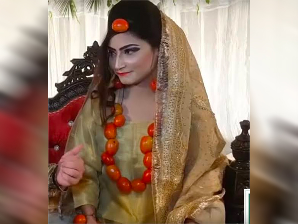 Pakistani Bride Wears Jewellery Made Out Of Tomatoes To Wedding Thanks To Outrageous Prices