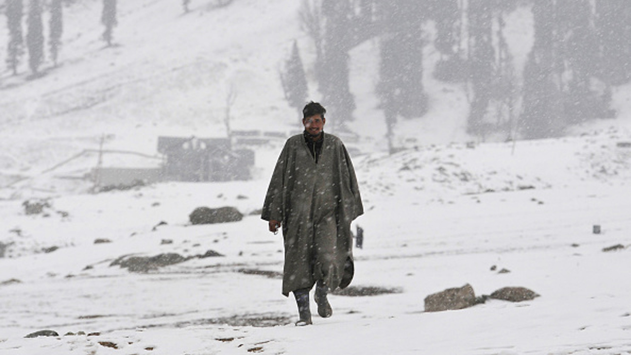 Kashmir & North India Are Probably Facing The Harshest Winter Ever