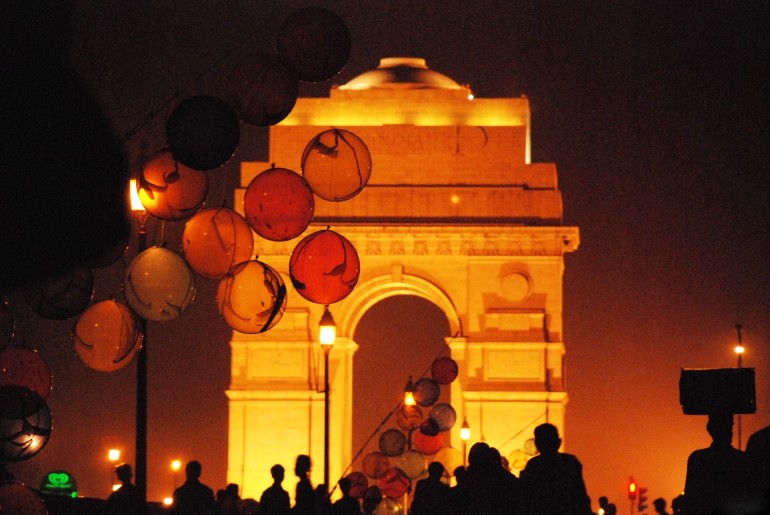 Things To You Can Do At The Iconic India Gate On A Delhi Winter Night!