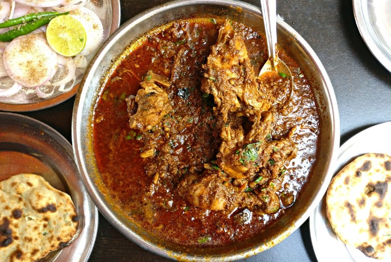 We Found Delhi’s Iconic Chicken Korma At Ashok & Ashok Meat Dhaba In Sadar Bazaar!
