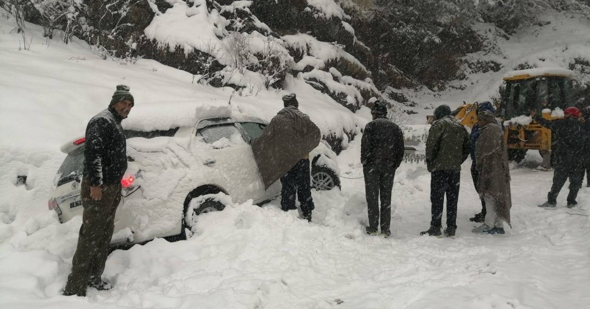 Cancel Plans For Shimla And Manali As 250 Roads Have Been Blocked Due To Heavy Snowfall