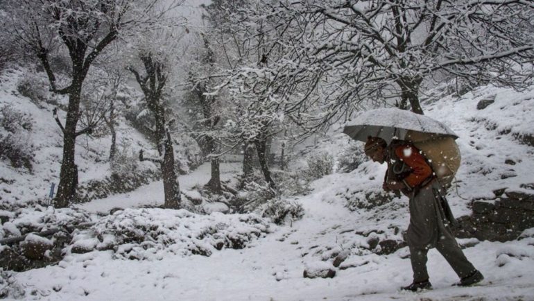 Heavy Snowfall Causes Avalanche Threat In J&K, Ladakh, Uttarakhand And Himachal Pradesh Today