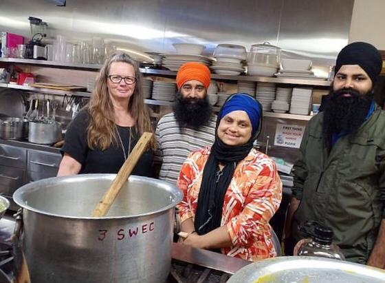 Sikh Woman Cancels India Trip To Cook & Feed Australia’s Bushfire Victims