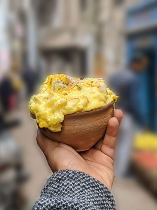 6 Local Delicacies To Try At Varanasi Ghats
