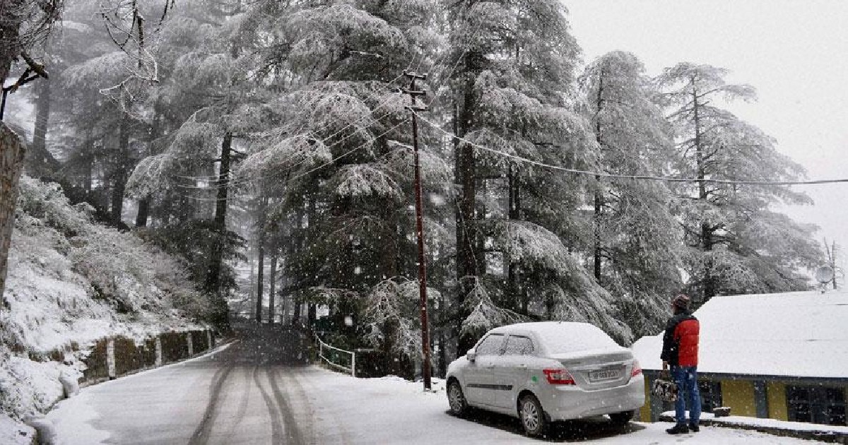 Orange Alert In 8 Districts Of Himachal Pradesh, Over 300 Tourist Vehicles Stranded After Heavy Snow And Rain!