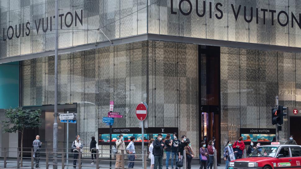 Louis Vuitton to create thousands of face masks in France｜Arab News Japan