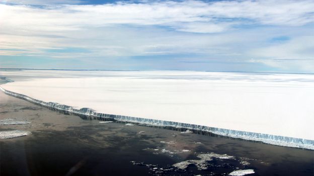 World's Largest Iceberg Antarctica begins to melt