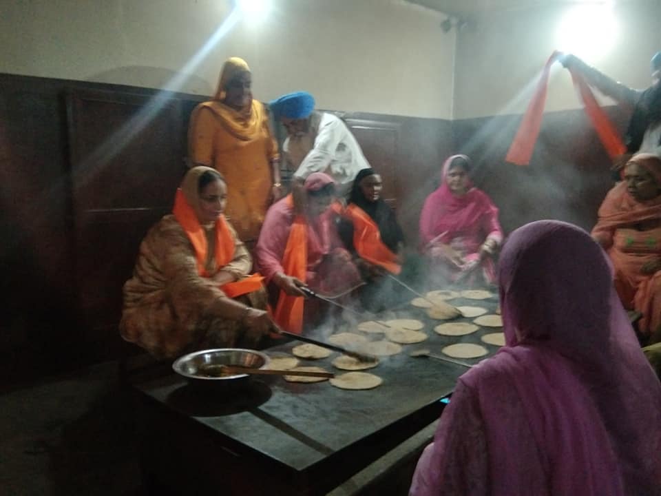 punjab gurudwara feeds madrasa students