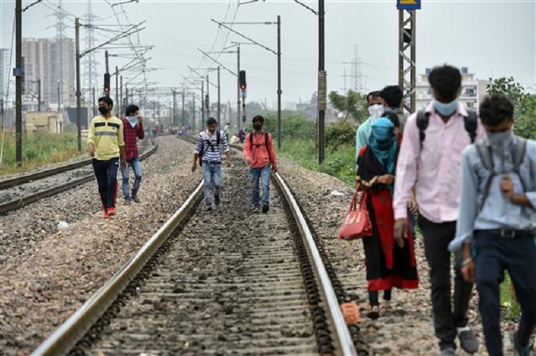 Man Walks 1600 KM From Mumbai To Varanasi; Family Denies Entry Fearing COVID-19