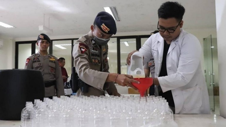 Bali Turns Fermented Palm Wine ‘Arak’ Into 10,000 Bottles Of Hand Sanitizer