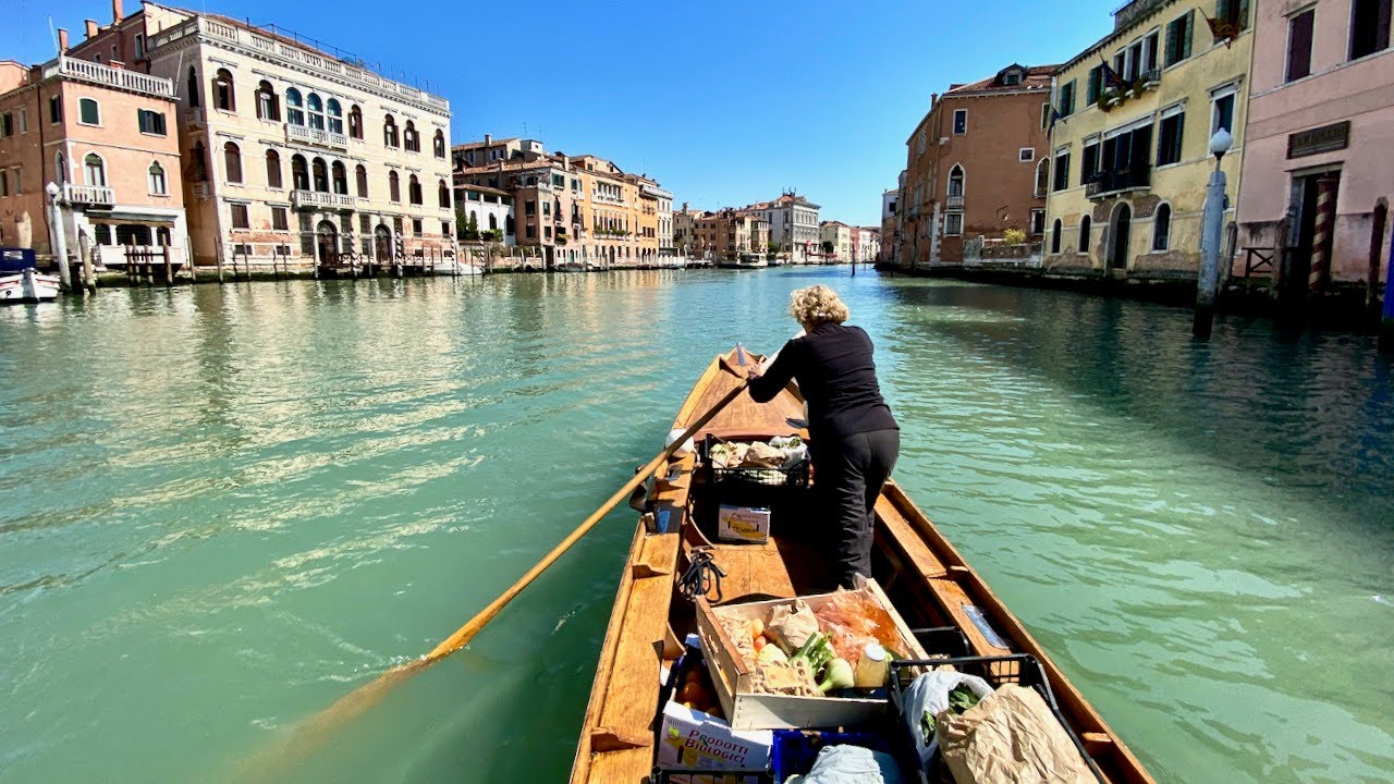 Rowing For A Cause Women Deliver Groceries To Elderly In Venice Via(00)