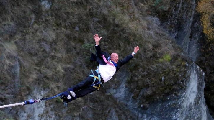 New Zealand Town’s Mayor Goes Bungee Jumping To Celebrate Lifting Of Lockdown