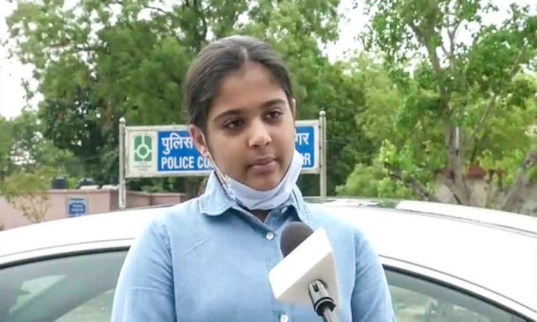 A 12 Yr Old Noida Girl Used All Her Savings To Buy Flight Tickets For Migrant Workers