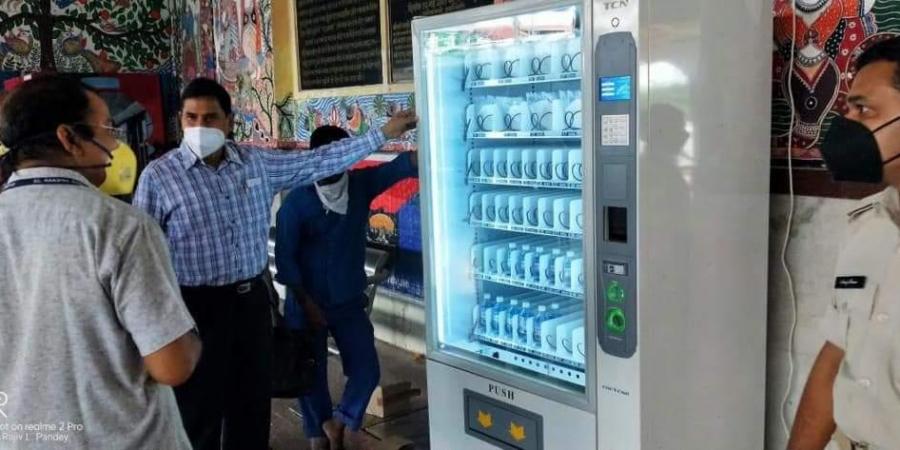 Automated Face Mask & Hand Sanitiser Dispenser Machine Commissioned At Patna Station Of Bihar