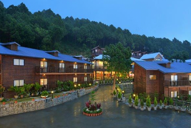 Resort In Himachal Pool