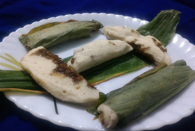 How to make Rice Packets In Banana Leaf, recipe by MasterChef Sanjeev Kapoor