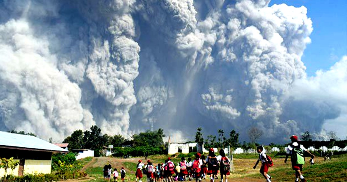 Indonesia’s Mount Sinabung Volcano Erupts Sends Ash Cloud 5000m Into Sky