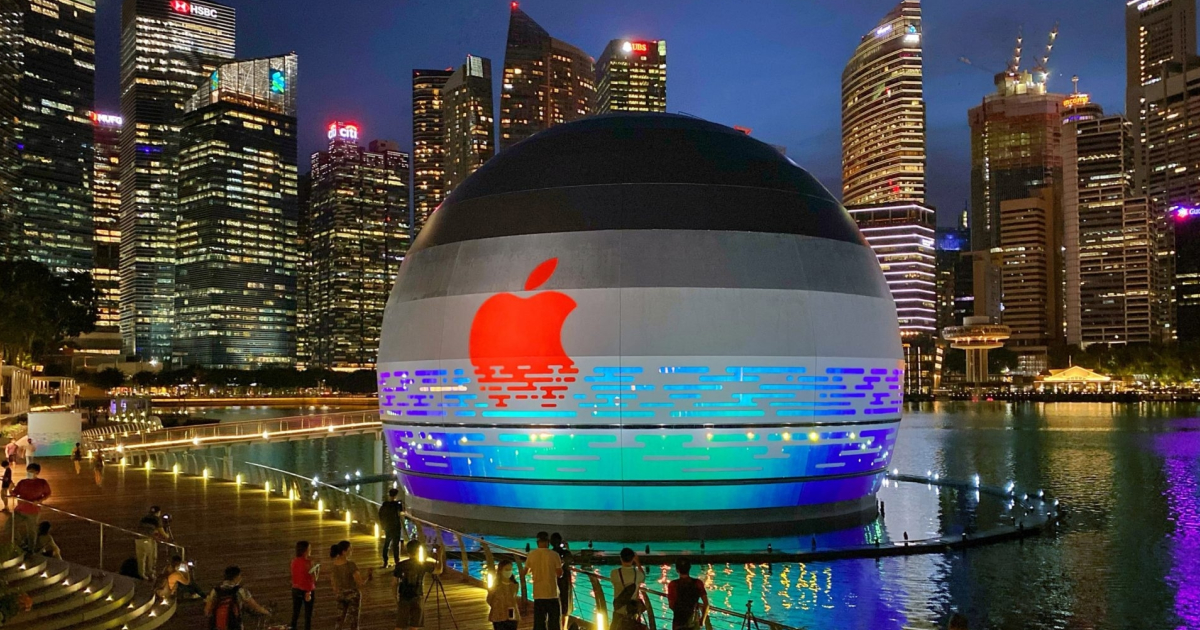 Apple’s First Floating Store In Marina Bay Sands Is A New Add-On To Singapore’s Wonders